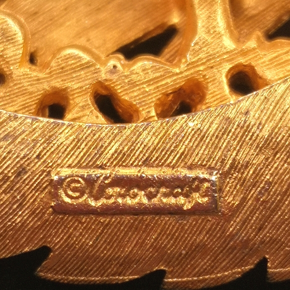 Vintage 1960's Corocraft leaf brooch with rhinestones - Picture 7 of 7